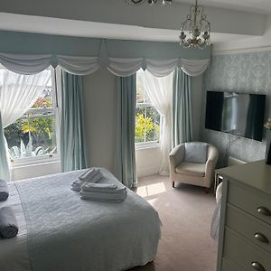 Deluxe King Room Not Pet Friendly